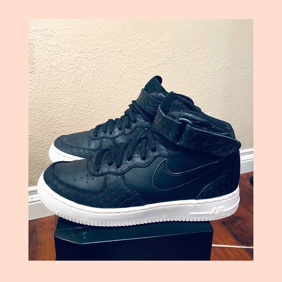 Nike Shoes - NIKE AIR FORCE ONE BLACK SNAKESKIN (W7)